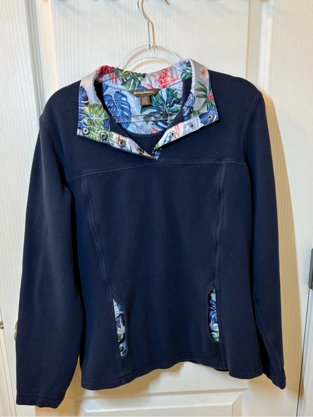 Tommy Bahama Women L Navy Pullover Sweatshirt Tropical Floral Snap Collar